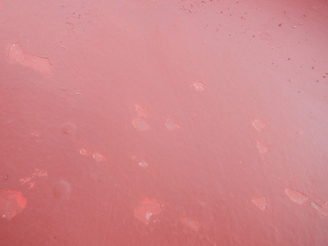 トタン屋根　塗膜　膨れ　剥離　ケレン
