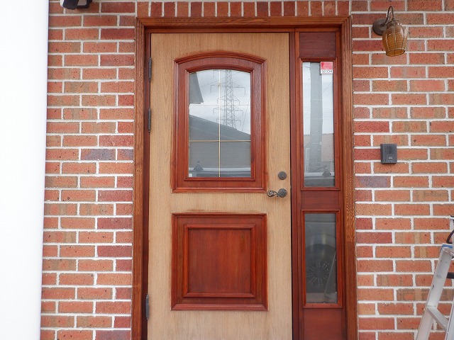 玄関ドア　木材保護塗料