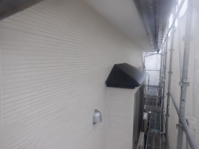 1階西面の外壁と足場