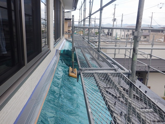 ノンスリップマスカーで養生した屋根