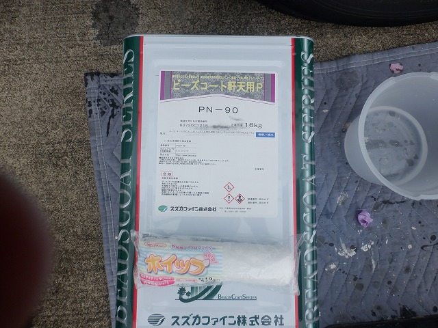 軒天の上塗りに使用するビーズコート軒天用P