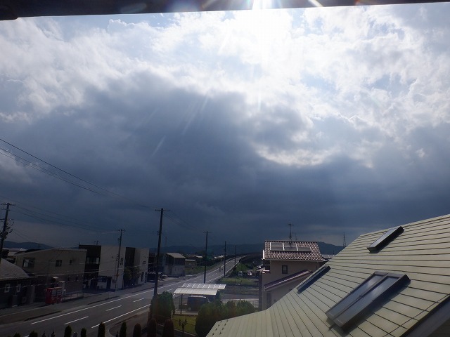 作業終了を判断した際の怪しい雨雲